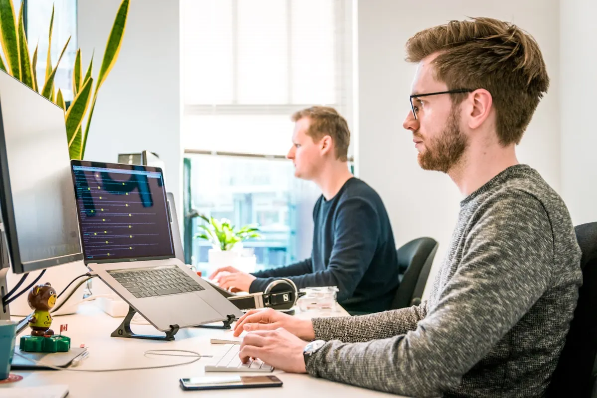 Équipe de prospection B2B au travail
